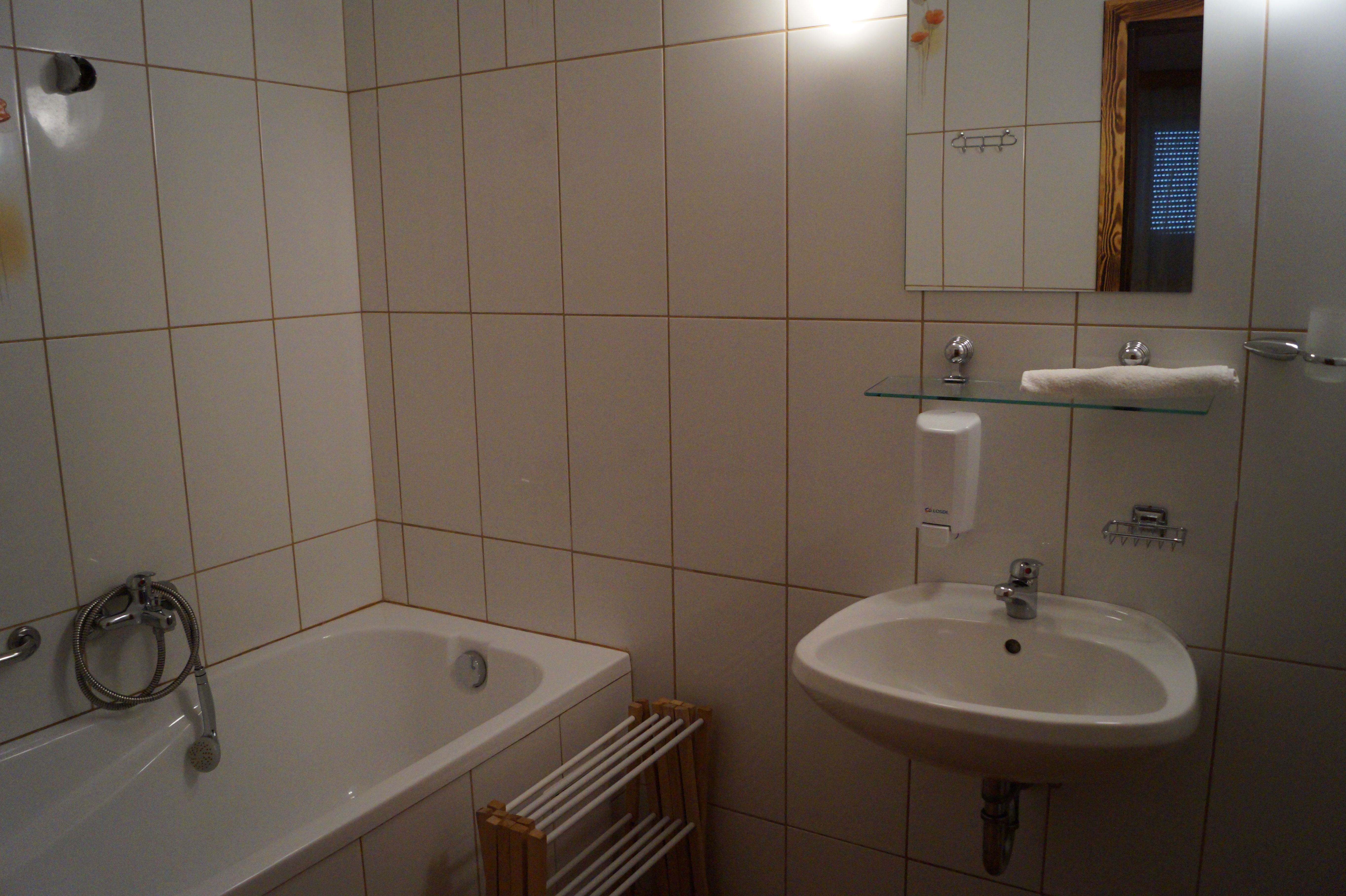 Fürdőszoba-részlet/ötfős apartman